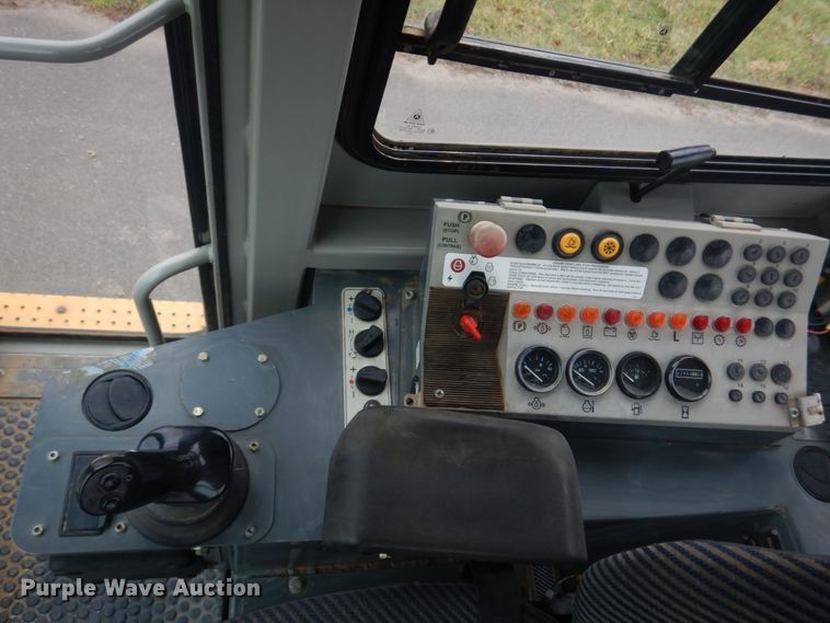 image for item DH8226 2004 John Deere 655C  track loader