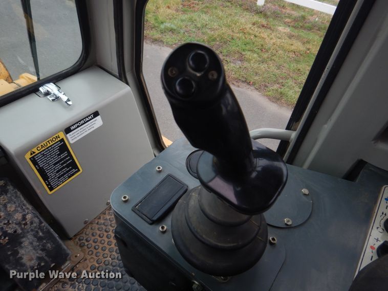 image for item DH8226 2004 John Deere 655C  track loader