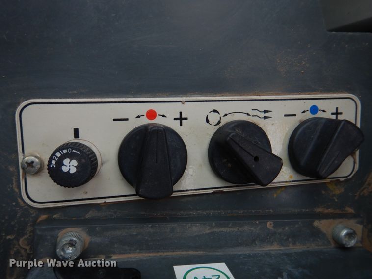 image for item DH8226 2004 John Deere 655C  track loader