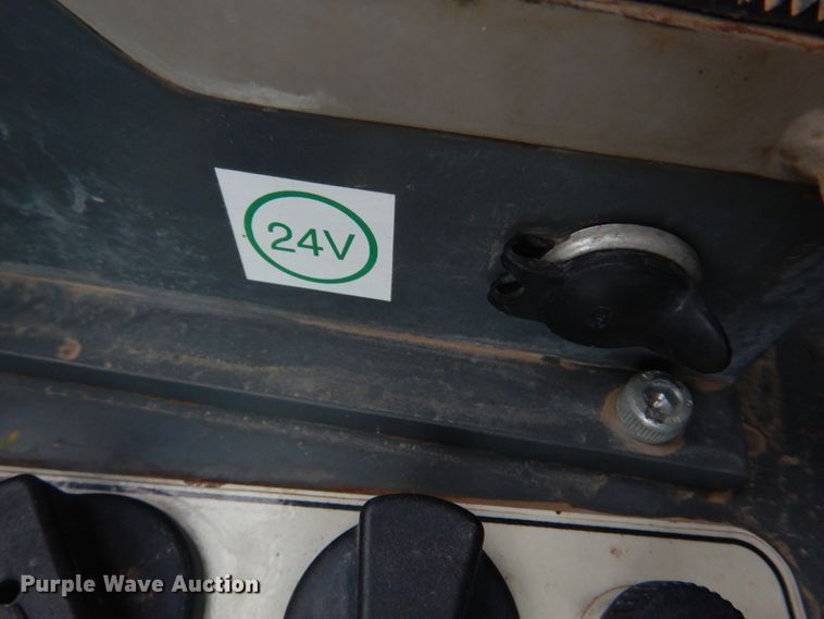 image for item DH8226 2004 John Deere 655C  track loader