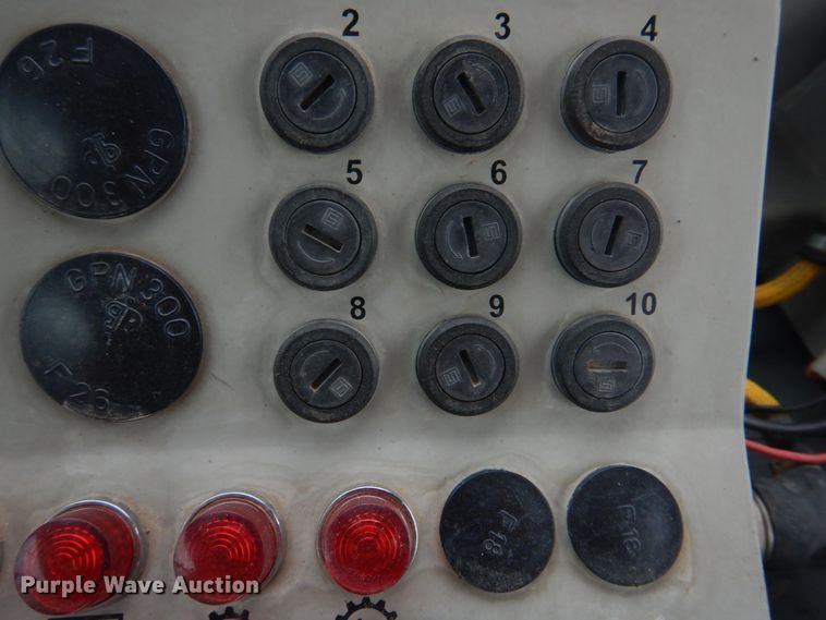 image for item DH8226 2004 John Deere 655C  track loader