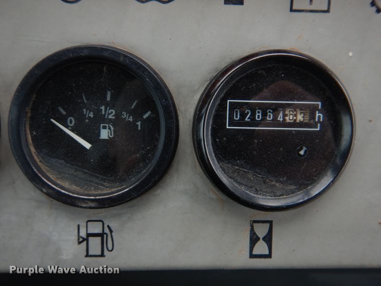 image for item DH8226 2004 John Deere 655C  track loader