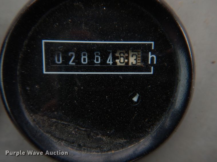 image for item DH8226 2004 John Deere 655C  track loader