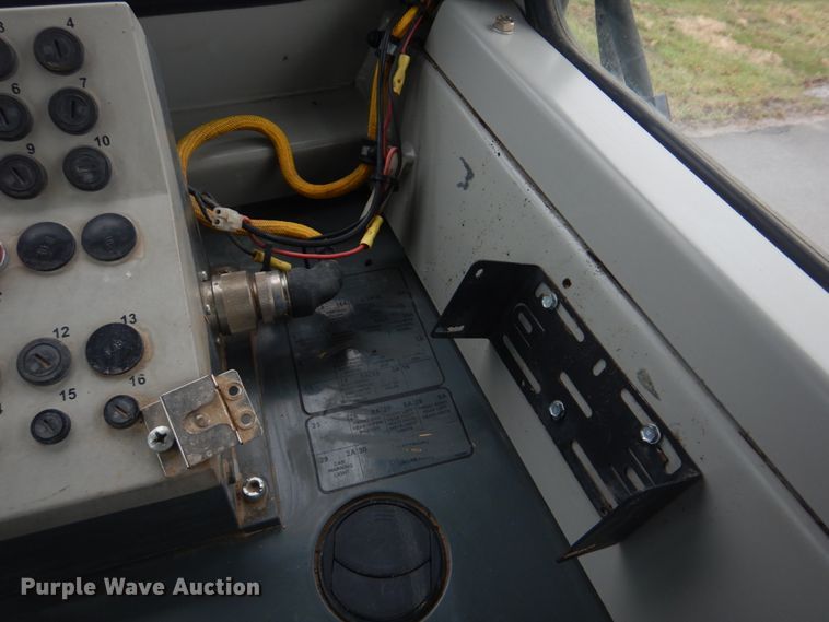 image for item DH8226 2004 John Deere 655C  track loader