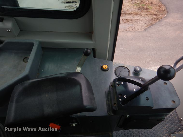 image for item DH8226 2004 John Deere 655C  track loader