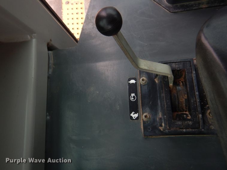 image for item DH8226 2004 John Deere 655C  track loader