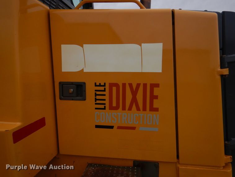 image for item DH8226 2004 John Deere 655C  track loader