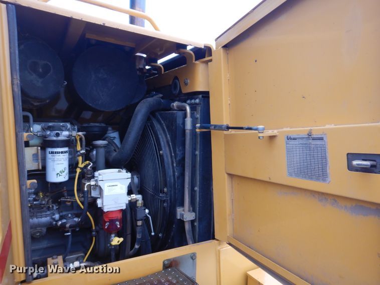 image for item DH8226 2004 John Deere 655C  track loader