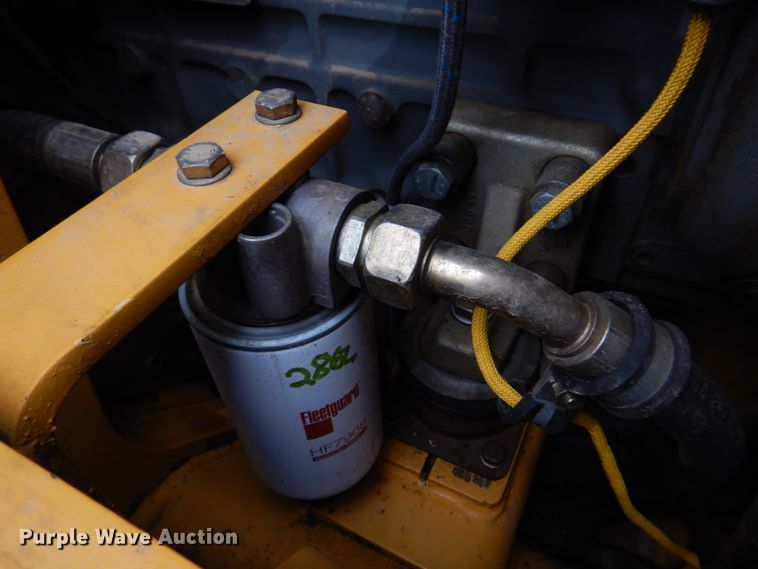 image for item DH8226 2004 John Deere 655C  track loader