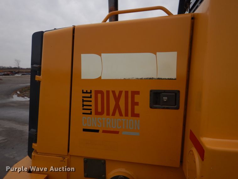 image for item DH8226 2004 John Deere 655C  track loader