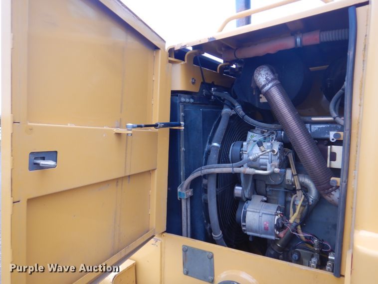 image for item DH8226 2004 John Deere 655C  track loader