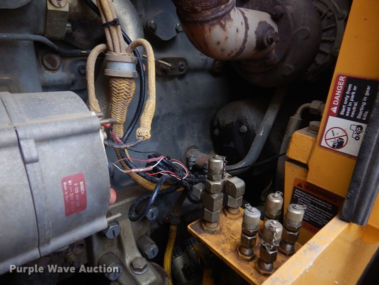 image for item DH8226 2004 John Deere 655C  track loader