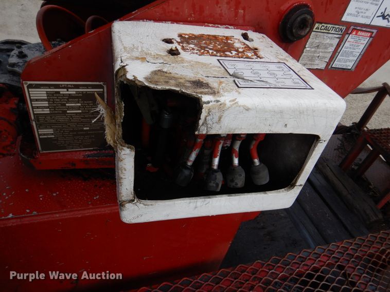 image for item DH8235 Brown Bear ATC9116  skidder with bucket