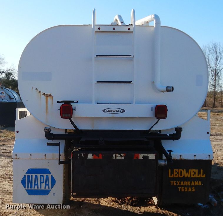 image for item DI8671 2004 Ford F750 Super Duty  water truck