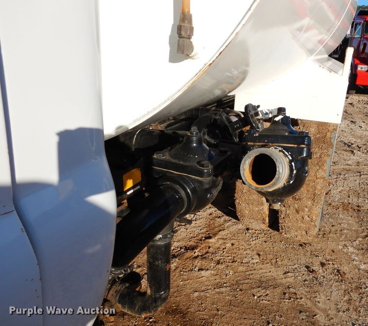 image for item DI8671 2004 Ford F750 Super Duty  water truck