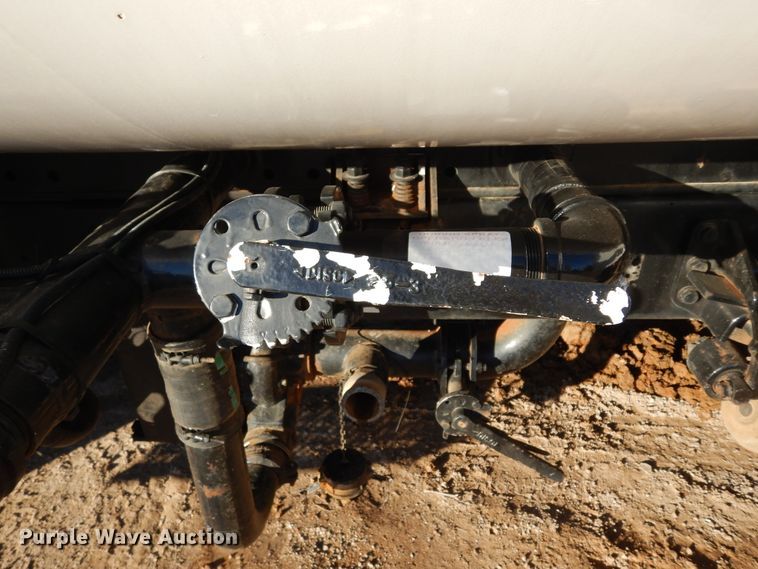 image for item DI8671 2004 Ford F750 Super Duty  water truck