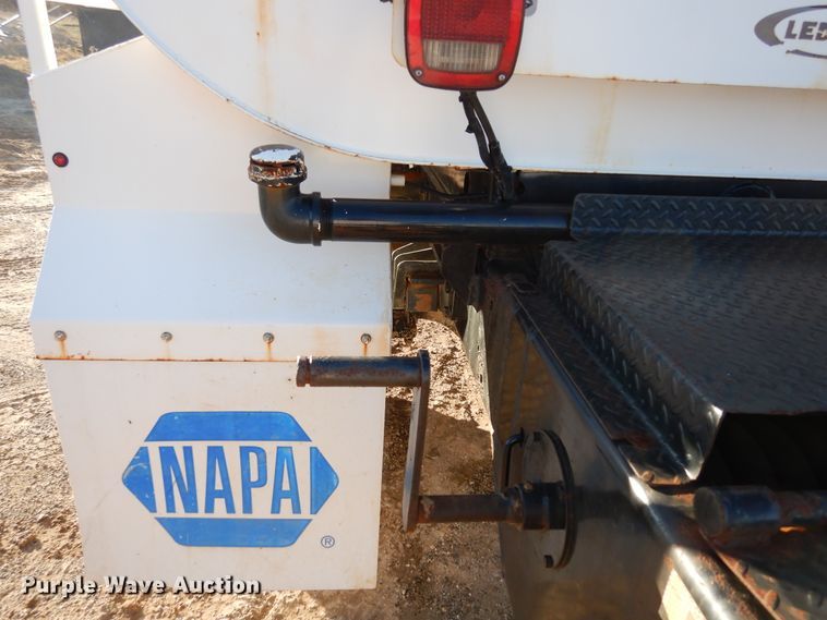 image for item DI8671 2004 Ford F750 Super Duty  water truck