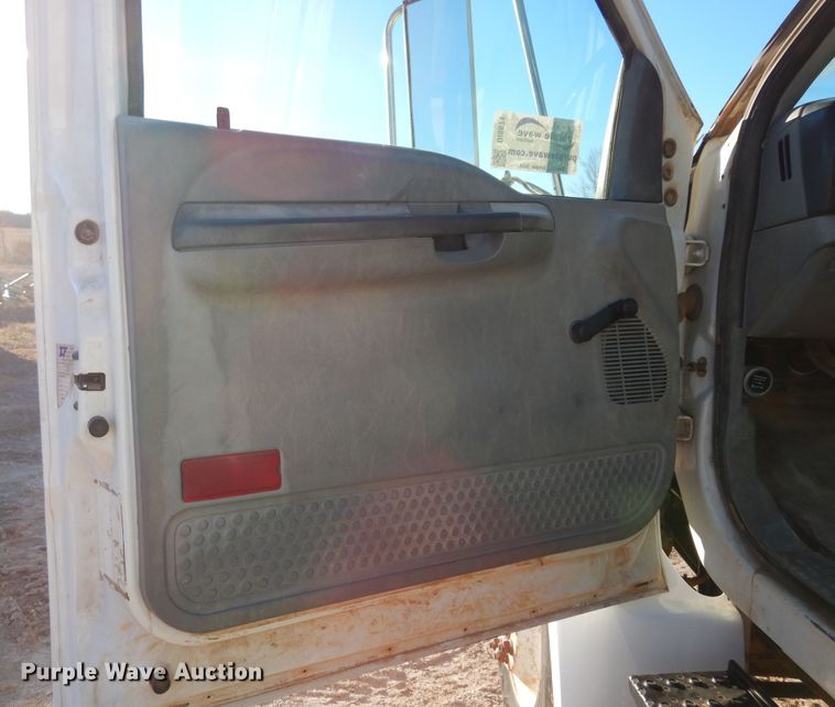 image for item DI8671 2004 Ford F750 Super Duty  water truck