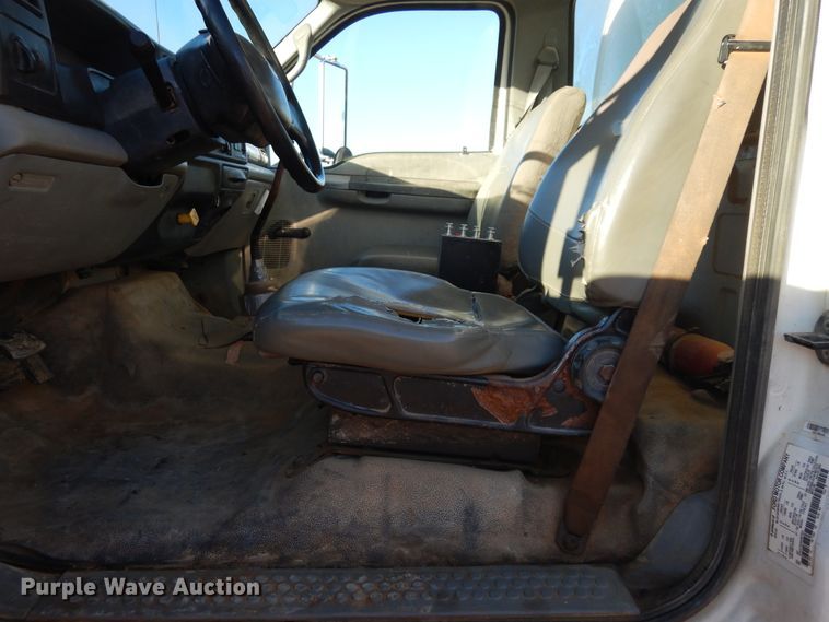 image for item DI8671 2004 Ford F750 Super Duty  water truck