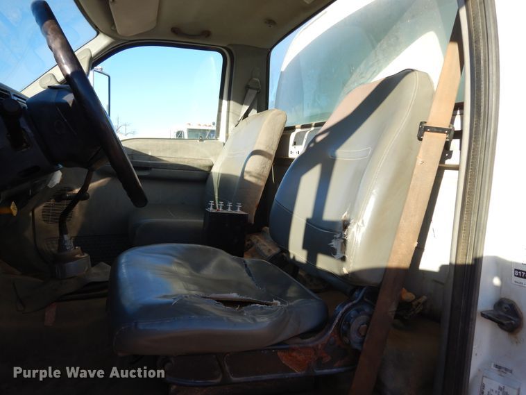 image for item DI8671 2004 Ford F750 Super Duty  water truck