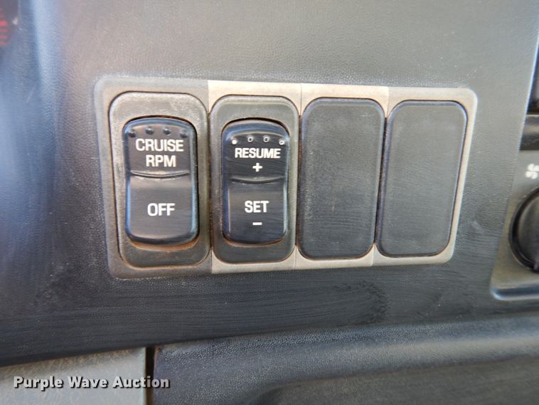 image for item DI8671 2004 Ford F750 Super Duty  water truck