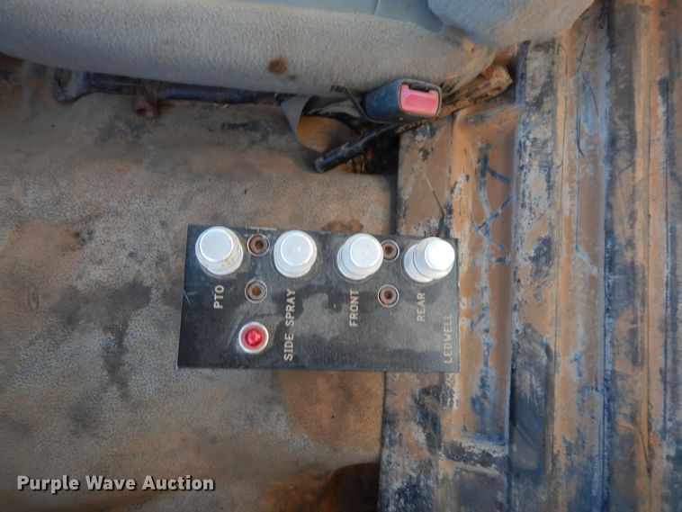 image for item DI8671 2004 Ford F750 Super Duty  water truck