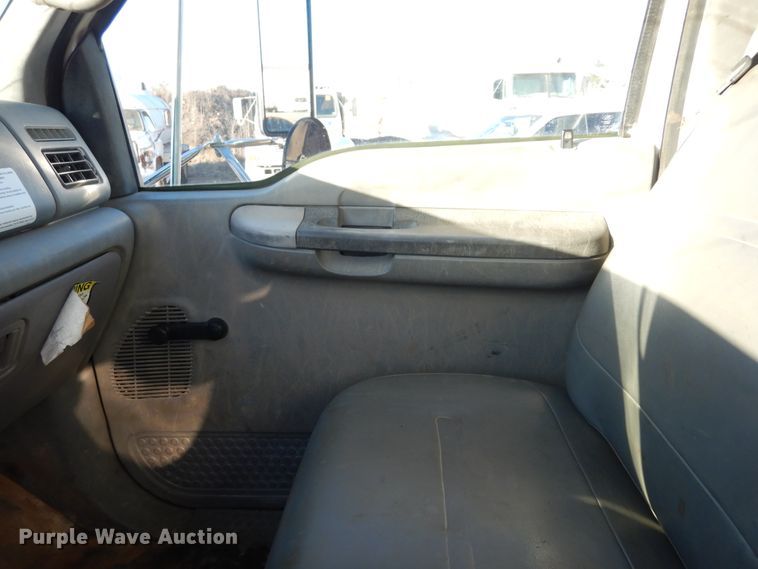 image for item DI8671 2004 Ford F750 Super Duty  water truck