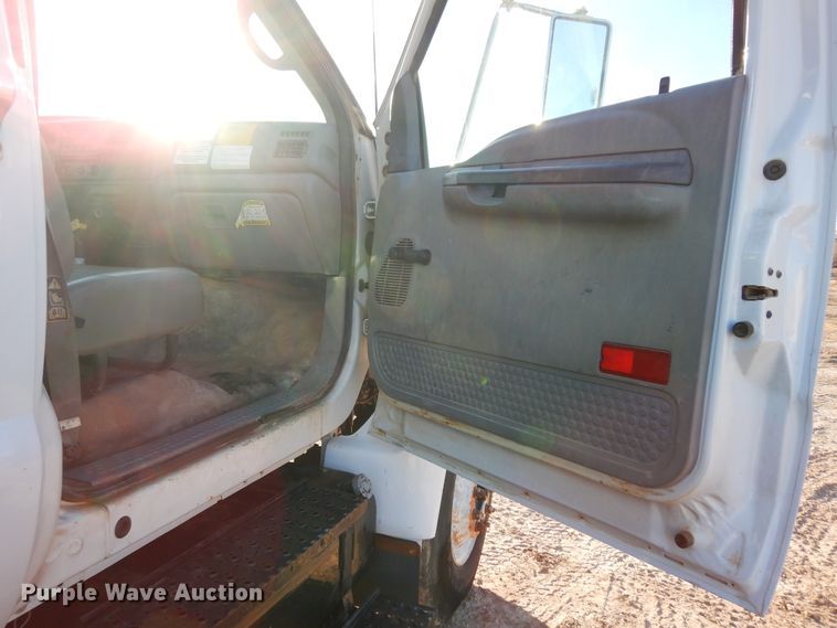 image for item DI8671 2004 Ford F750 Super Duty  water truck