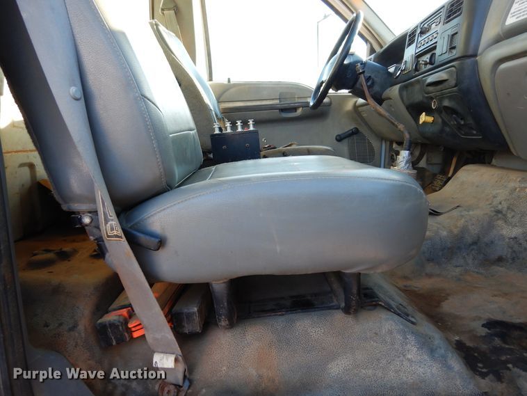 image for item DI8671 2004 Ford F750 Super Duty  water truck