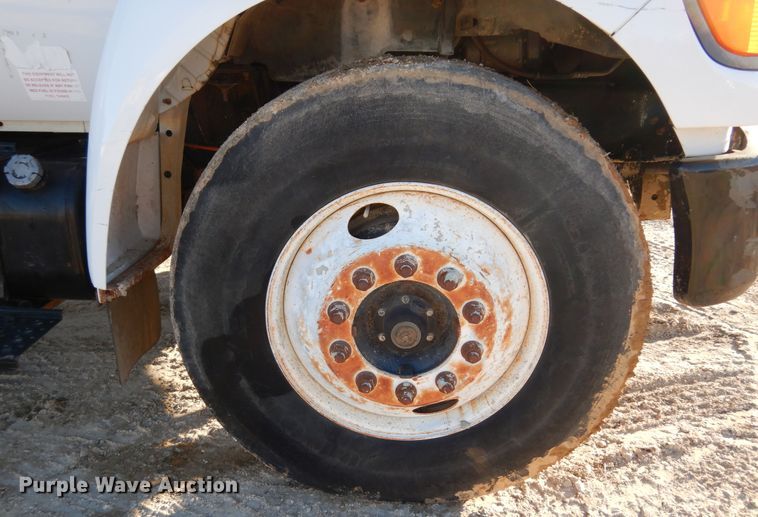 image for item DI8671 2004 Ford F750 Super Duty  water truck