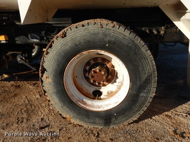 image for item DI8671 2004 Ford F750 Super Duty  water truck