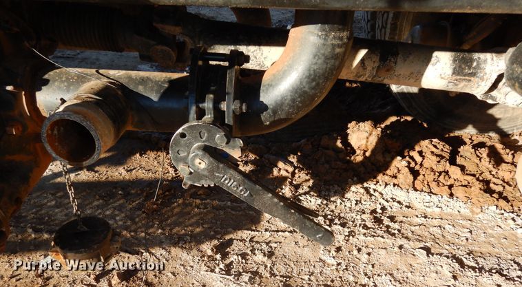 image for item DI8671 2004 Ford F750 Super Duty  water truck