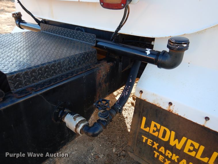 image for item DI8671 2004 Ford F750 Super Duty  water truck