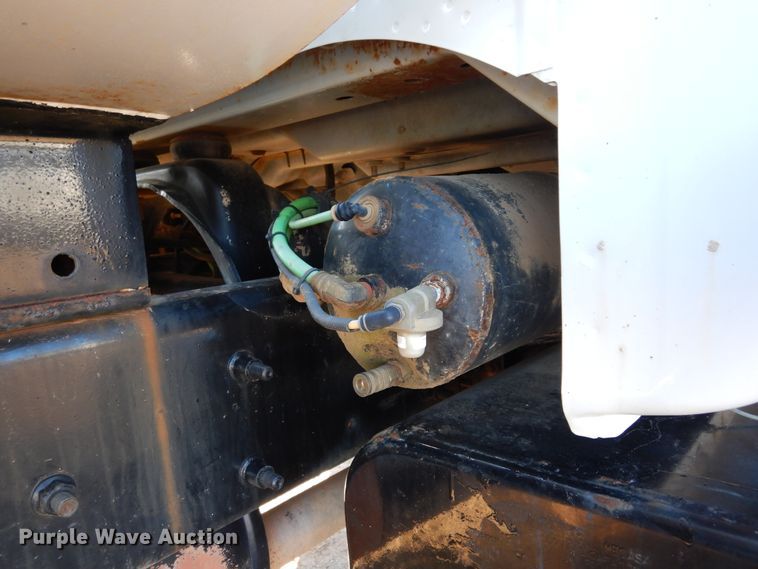 image for item DI8671 2004 Ford F750 Super Duty  water truck