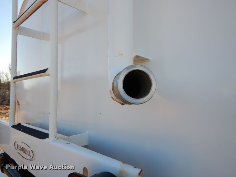 image for item DI8671 2004 Ford F750 Super Duty  water truck