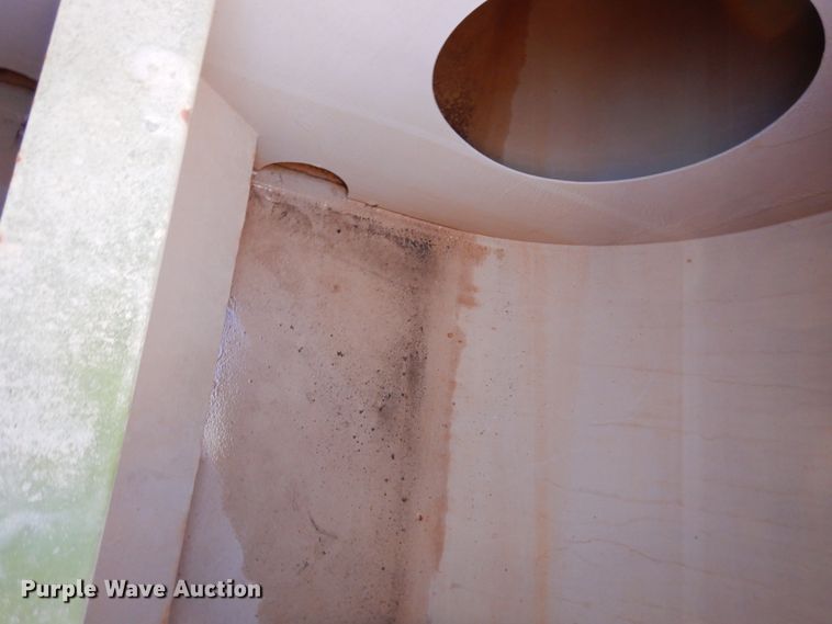 image for item DI8671 2004 Ford F750 Super Duty  water truck