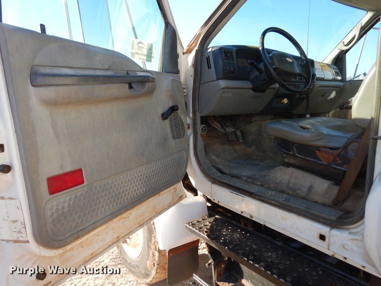 image for item DI8671 2004 Ford F750 Super Duty  water truck