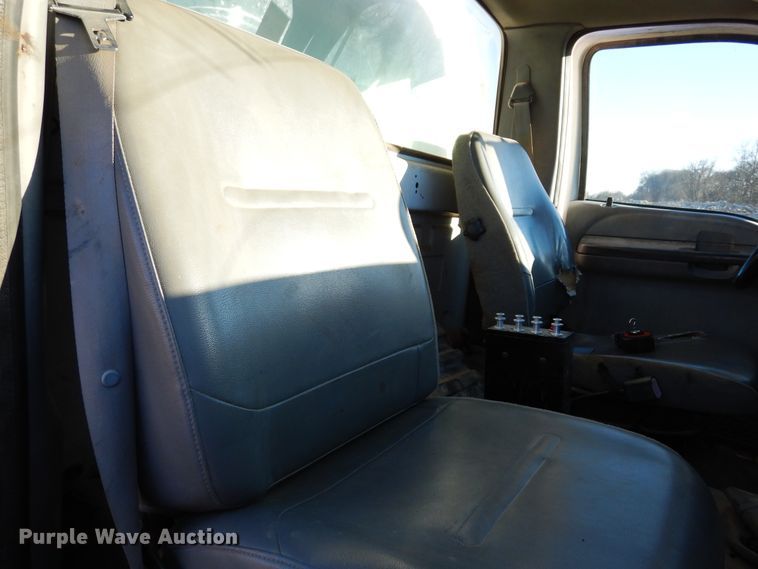 image for item DI8671 2004 Ford F750 Super Duty  water truck