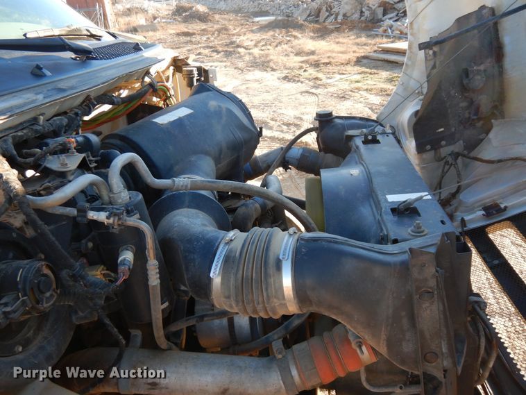 image for item DI8671 2004 Ford F750 Super Duty  water truck