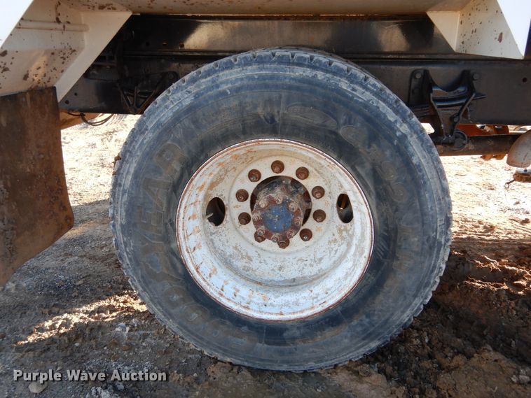 image for item DI8671 2004 Ford F750 Super Duty  water truck