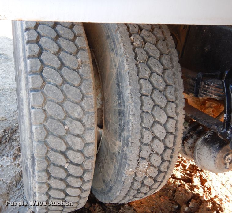 image for item DI8671 2004 Ford F750 Super Duty  water truck