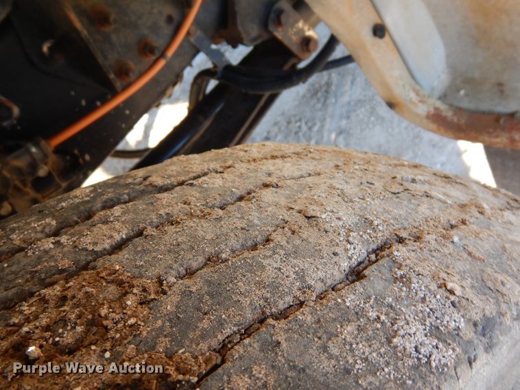 image for item DI8671 2004 Ford F750 Super Duty  water truck