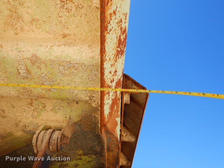 image for item DJ0811 1982 Euclid 304LD  haul truck