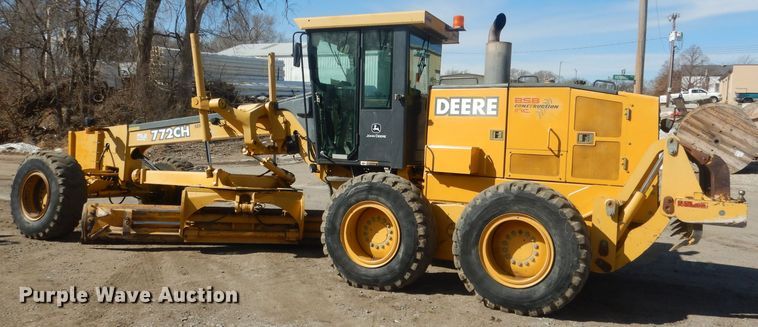 image for item DJ1277 2004 John Deere 772CH Series II  motor grader
