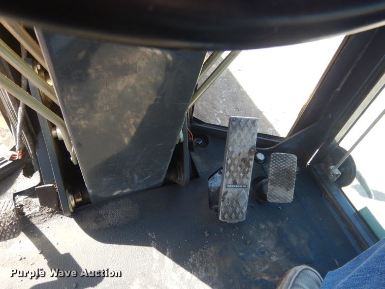 image for item DJ1277 2004 John Deere 772CH Series II  motor grader