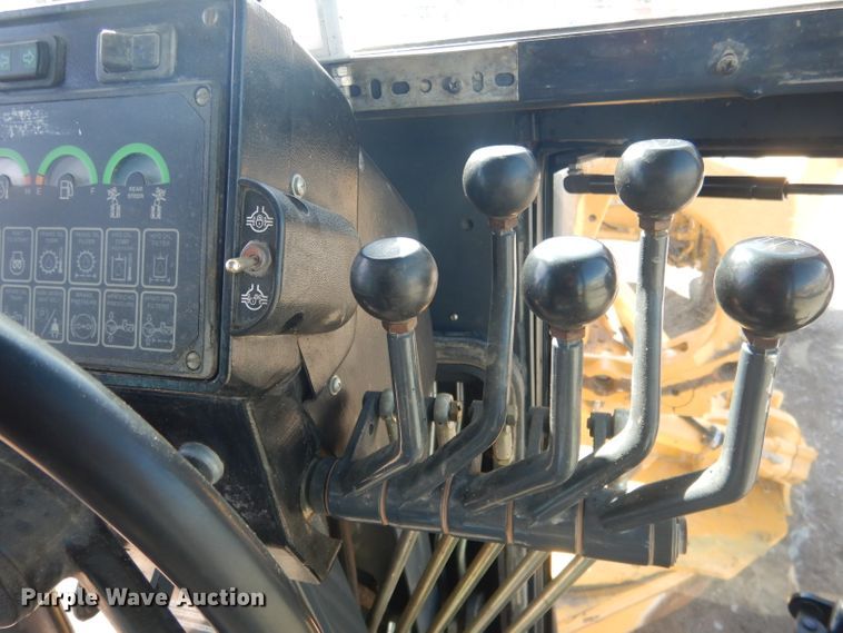 image for item DJ1277 2004 John Deere 772CH Series II  motor grader