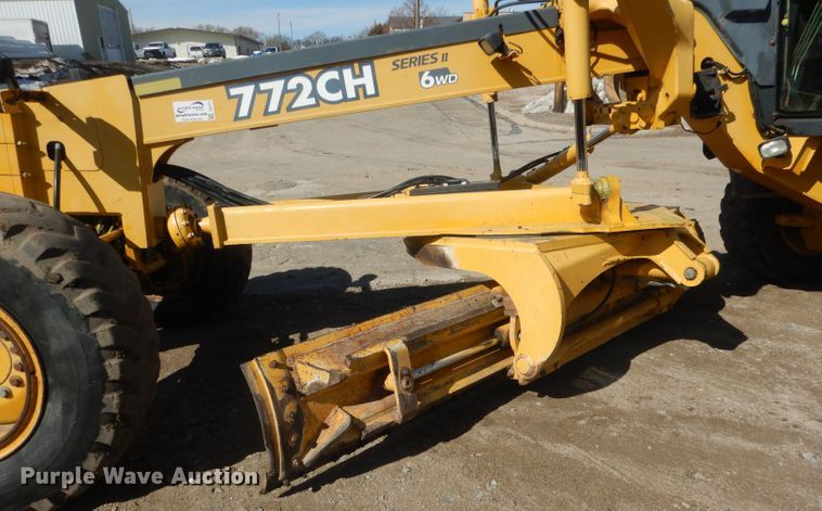 image for item DJ1277 2004 John Deere 772CH Series II  motor grader