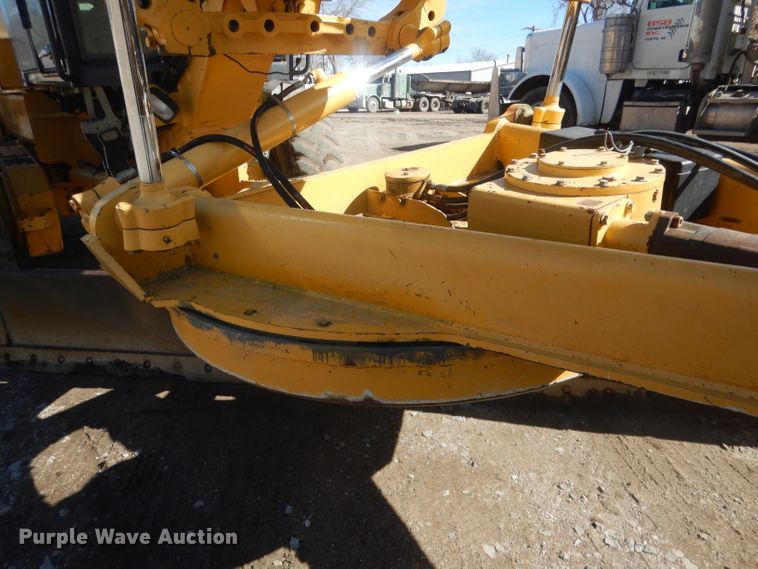 image for item DJ1277 2004 John Deere 772CH Series II  motor grader