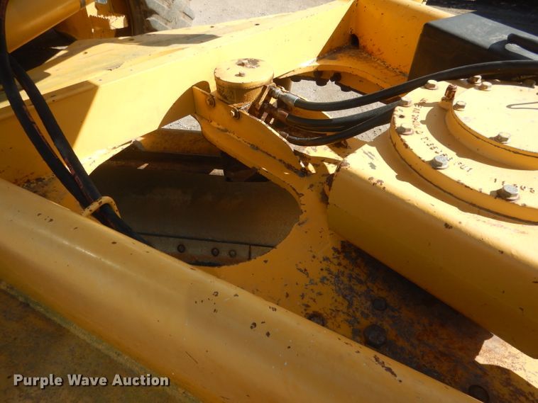 image for item DJ1277 2004 John Deere 772CH Series II  motor grader