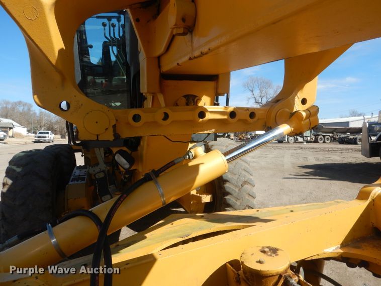 image for item DJ1277 2004 John Deere 772CH Series II  motor grader